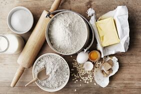 Stollen Backen Mehl Hefe Nudelholz